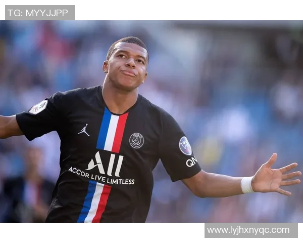 足球明星私下生活揭秘高清照片展现真实魅力与个性风采