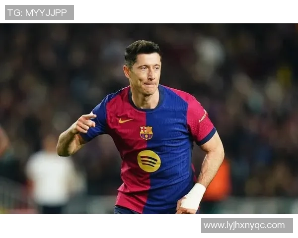 77号足球明星后腰的传奇之路与荣耀时刻揭秘