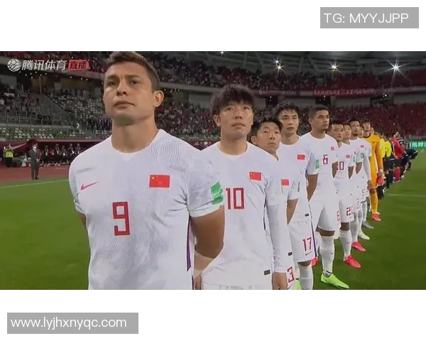 哪个足球明星在抽烟引发争议球场外的生活习惯令人关注